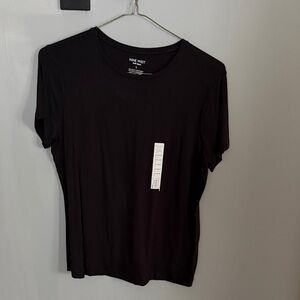 Women’s Nine West tshirt.